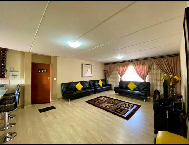 2 BEDROOM APARTMENT FOR SALE IN SUNDOWNER